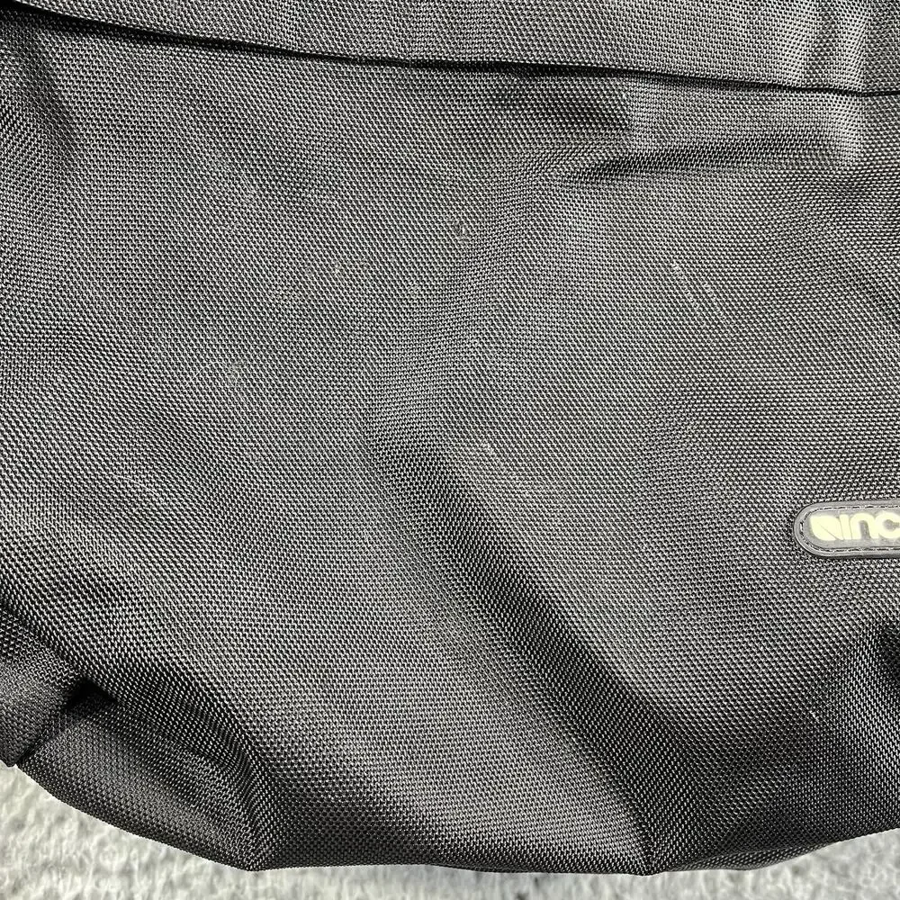 INCASE CAMPUS BACKPACK BLACK LAPTOP BOOK BAG SHOULDER STRAPS COMPACT ZIP UP